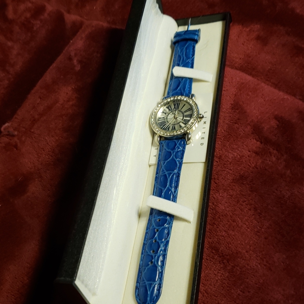 Genevex by Croton Leather Strap Watch